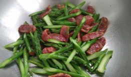 香肠炒芦笋圈内爆料周深,烹饪技艺引粉丝热议